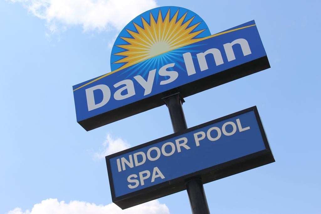 Days Inn By Wyndham Watertown Kültér fotó