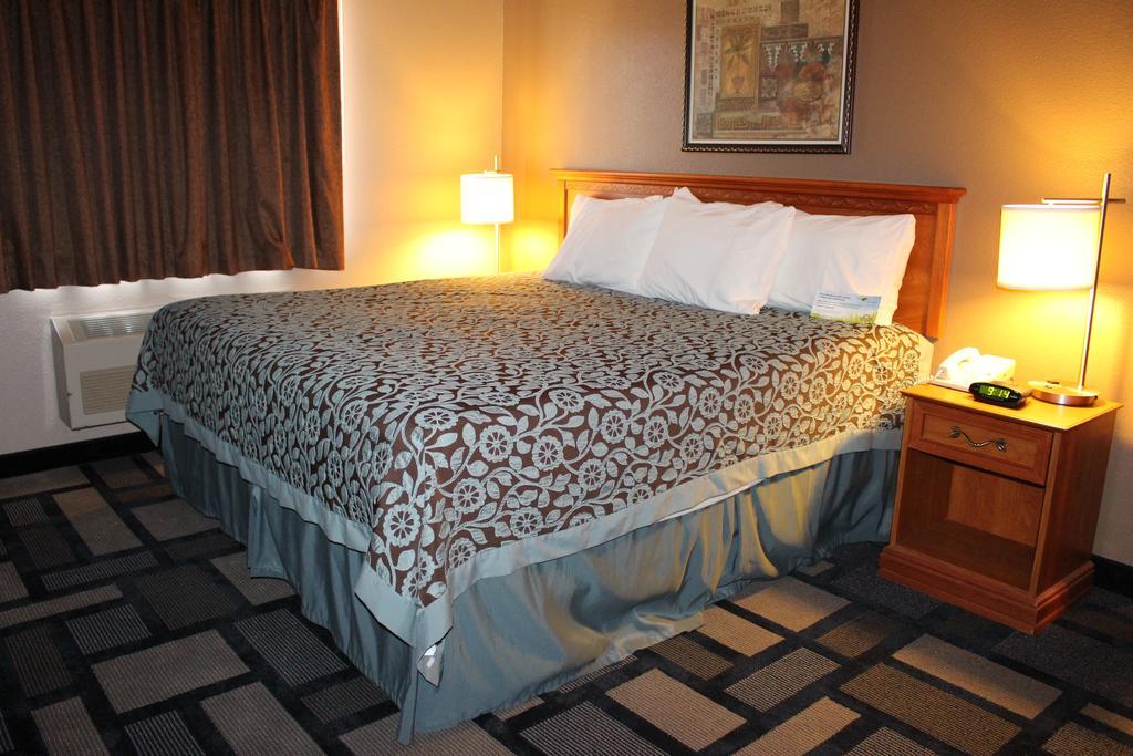 Days Inn By Wyndham Watertown Szoba fotó