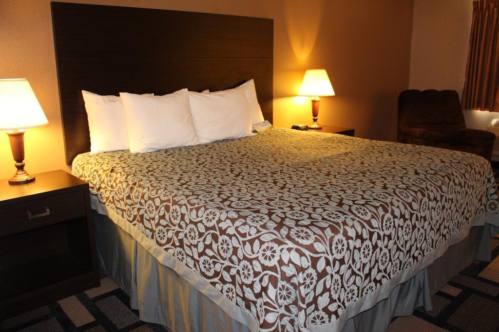 Days Inn By Wyndham Watertown Szoba fotó