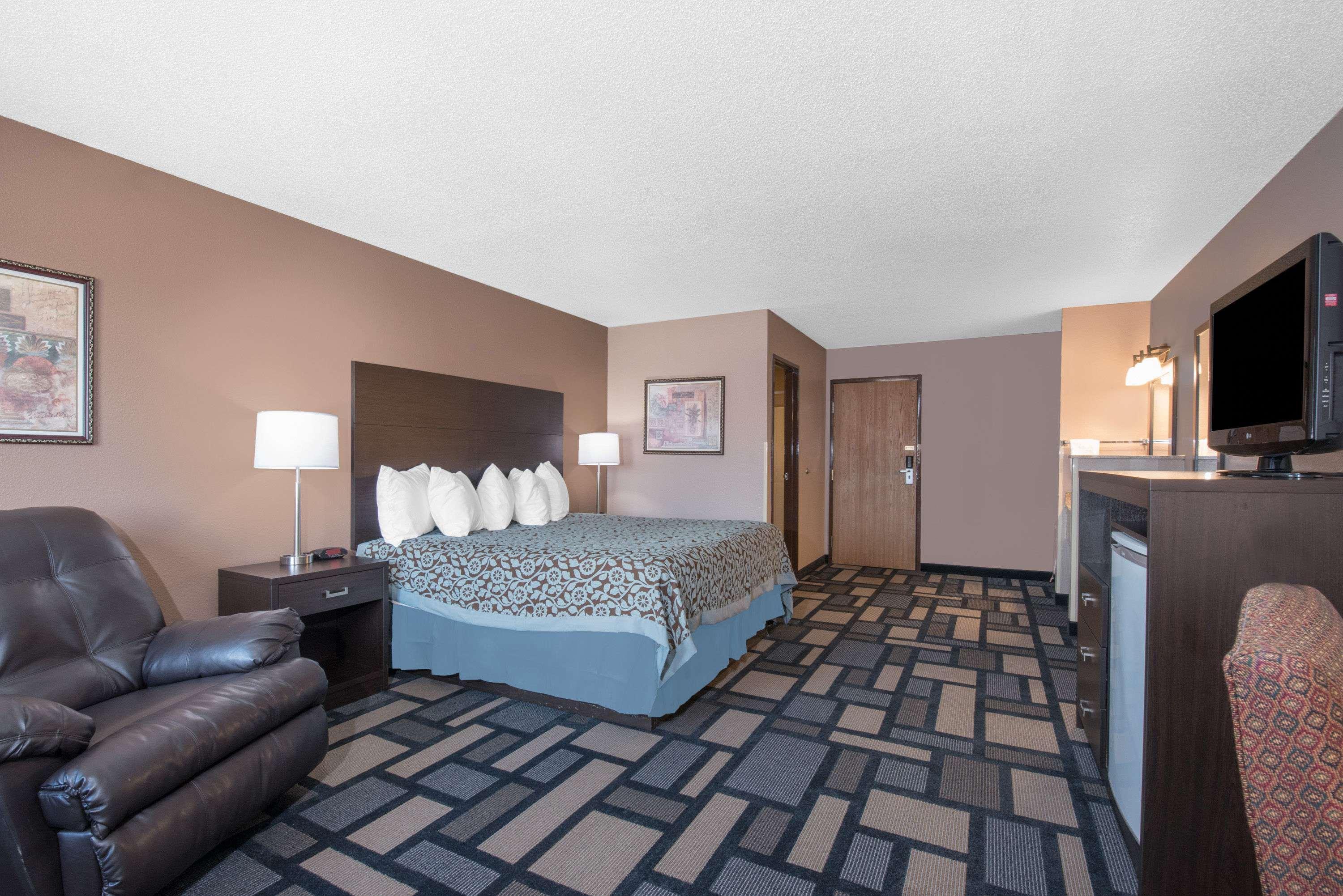 Days Inn By Wyndham Watertown Kültér fotó