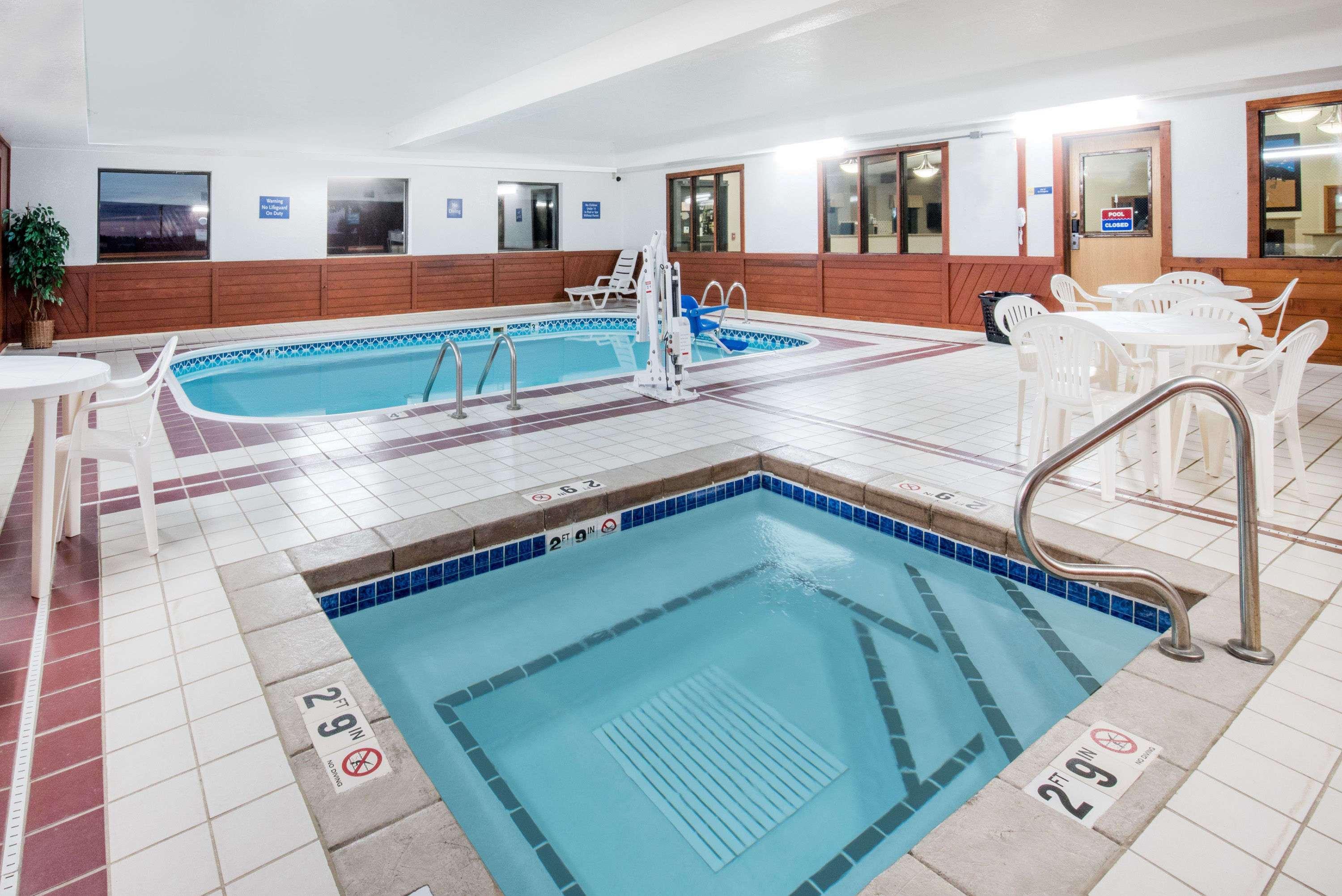 Days Inn By Wyndham Watertown Kültér fotó