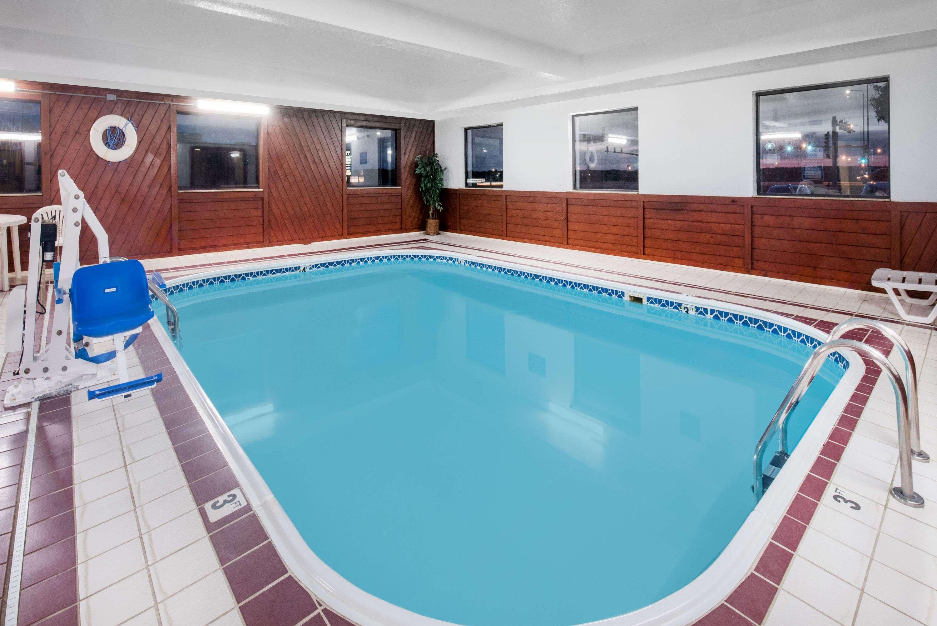 Days Inn By Wyndham Watertown Kültér fotó